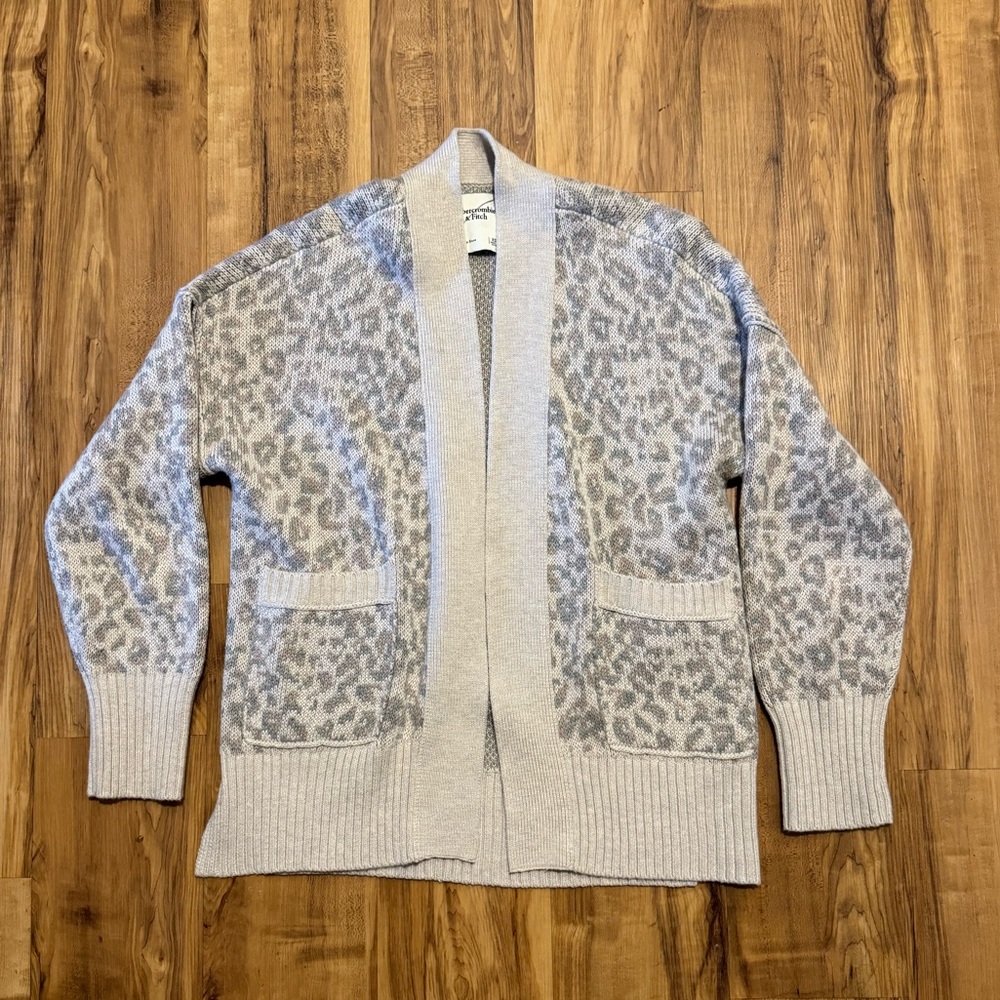 Abercrombie open front cardigan in neutral animal print, like new condition